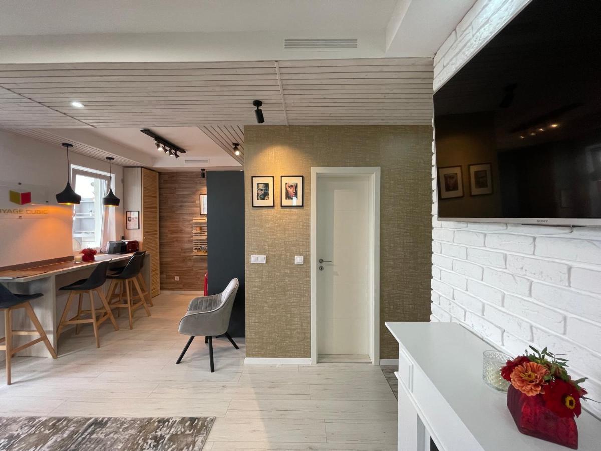 Voyage Cubic Adults Only Apartment Сибиу Екстериор снимка